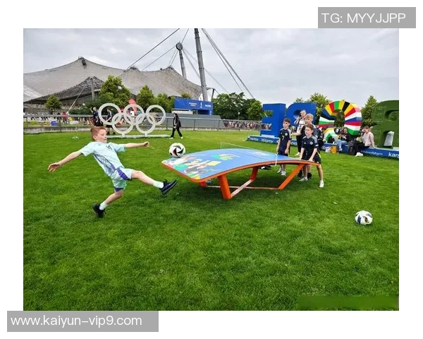 坡头足球球星崛起之路：从小镇少年到世界足坛巨星的成长历程