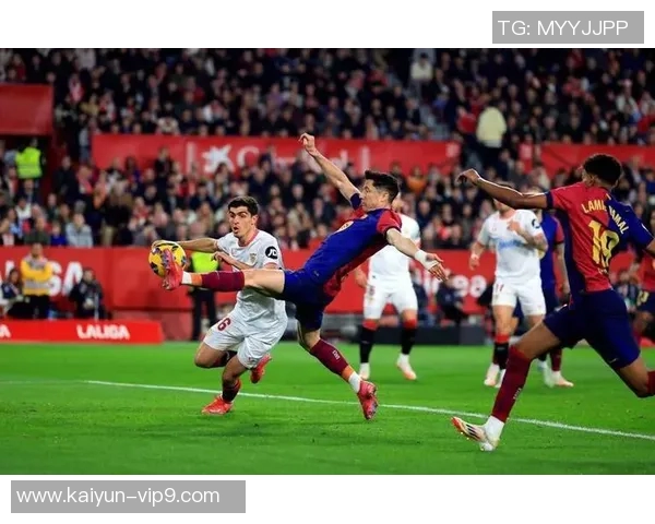 荷兰足球传奇球星风采壁纸展示,感受足坛巨星的精彩瞬间 荷兰足球传奇球星风采壁纸展示,感受足坛巨星的精彩瞬间